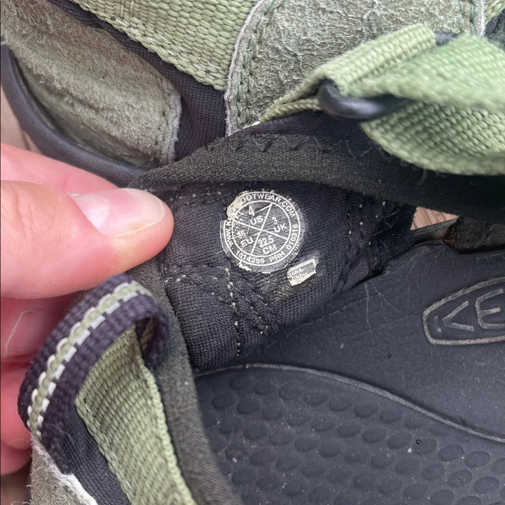 KEEN Boys Newport Sandals (size 4)